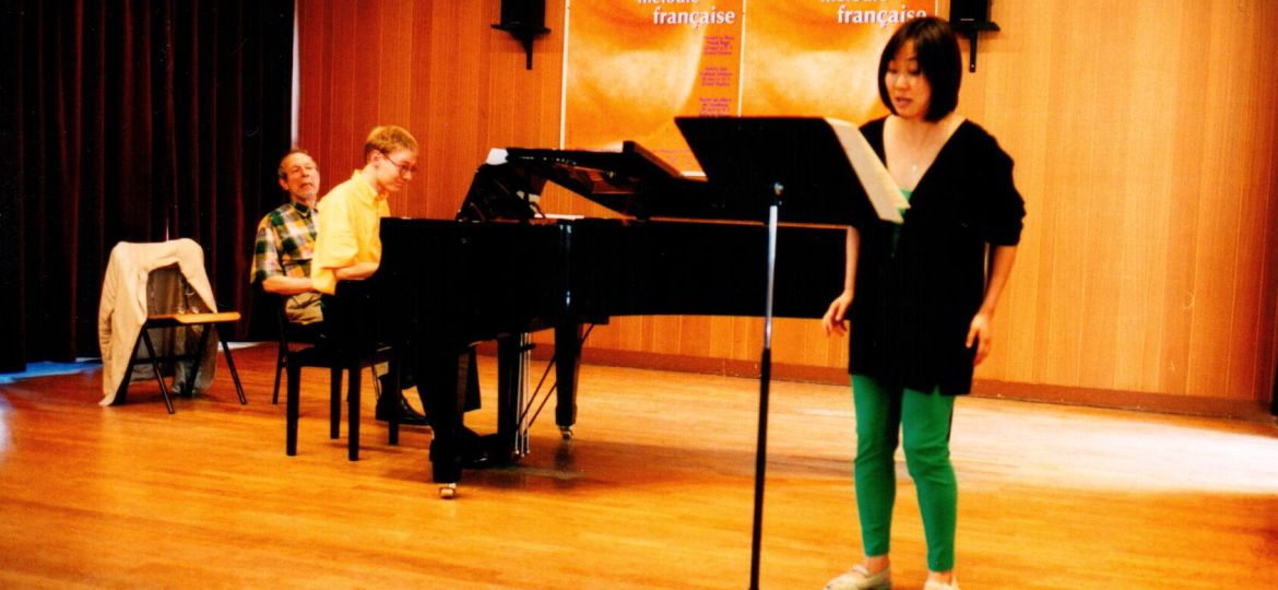 Au piano Jean-Michel Riether, avec Noël Lee derrière lui, et Kim Mi-Yung (soprano) au pupitre